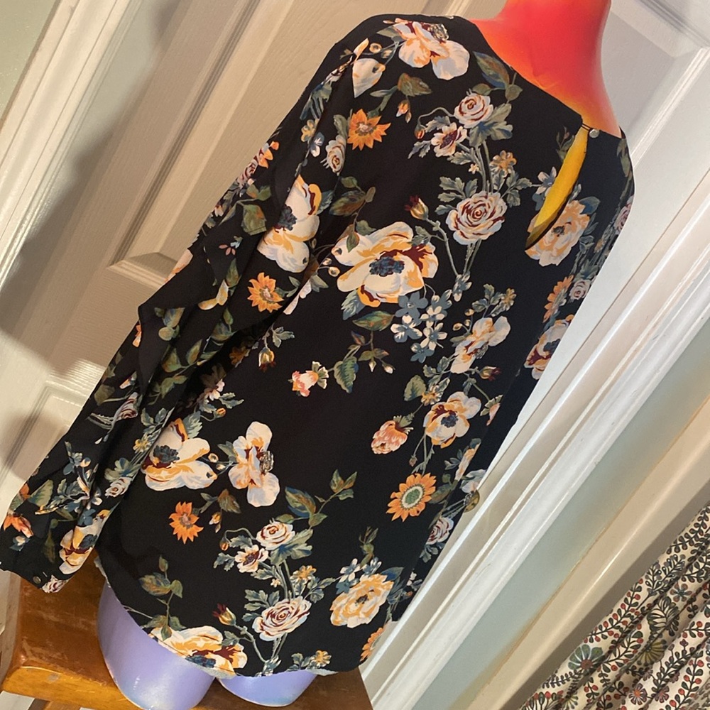 Ava & Viv Black Floral Blouse - Picture 7 of 13
